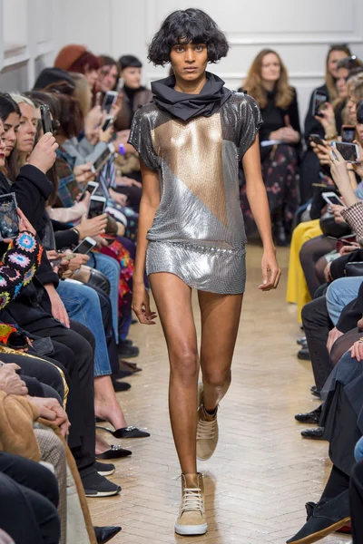 Look 18